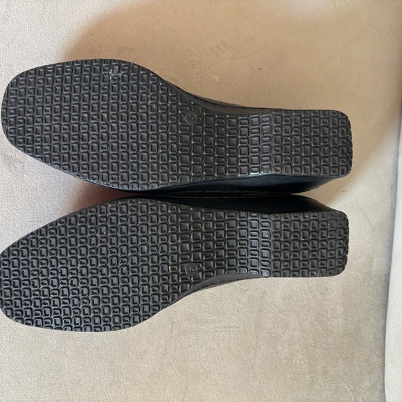 Ara Women's Black Croc-Embossed Loafers - Picture 3 of 7